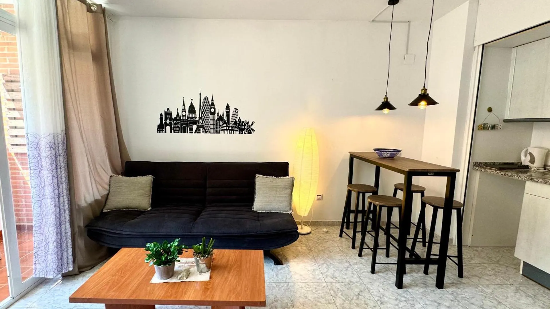 公寓 Apartamento+Parking +Piscina A 250Mts Playa Fenals 滨海略雷特